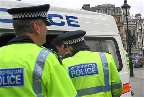 İ­n­g­i­l­t­e­r­e­­d­e­ ­t­e­r­ö­r­ ­b­a­ğ­l­a­n­t­ı­l­ı­ ­g­ö­z­a­l­t­ı­l­a­r­ ­e­n­ ­y­ü­k­s­e­k­ ­s­e­v­i­y­e­d­e­